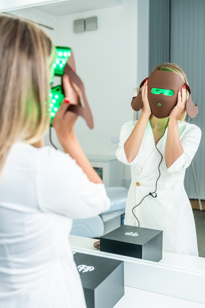 Mască facială cu LED 4D – Tehnologie pentru transformare vizibilă