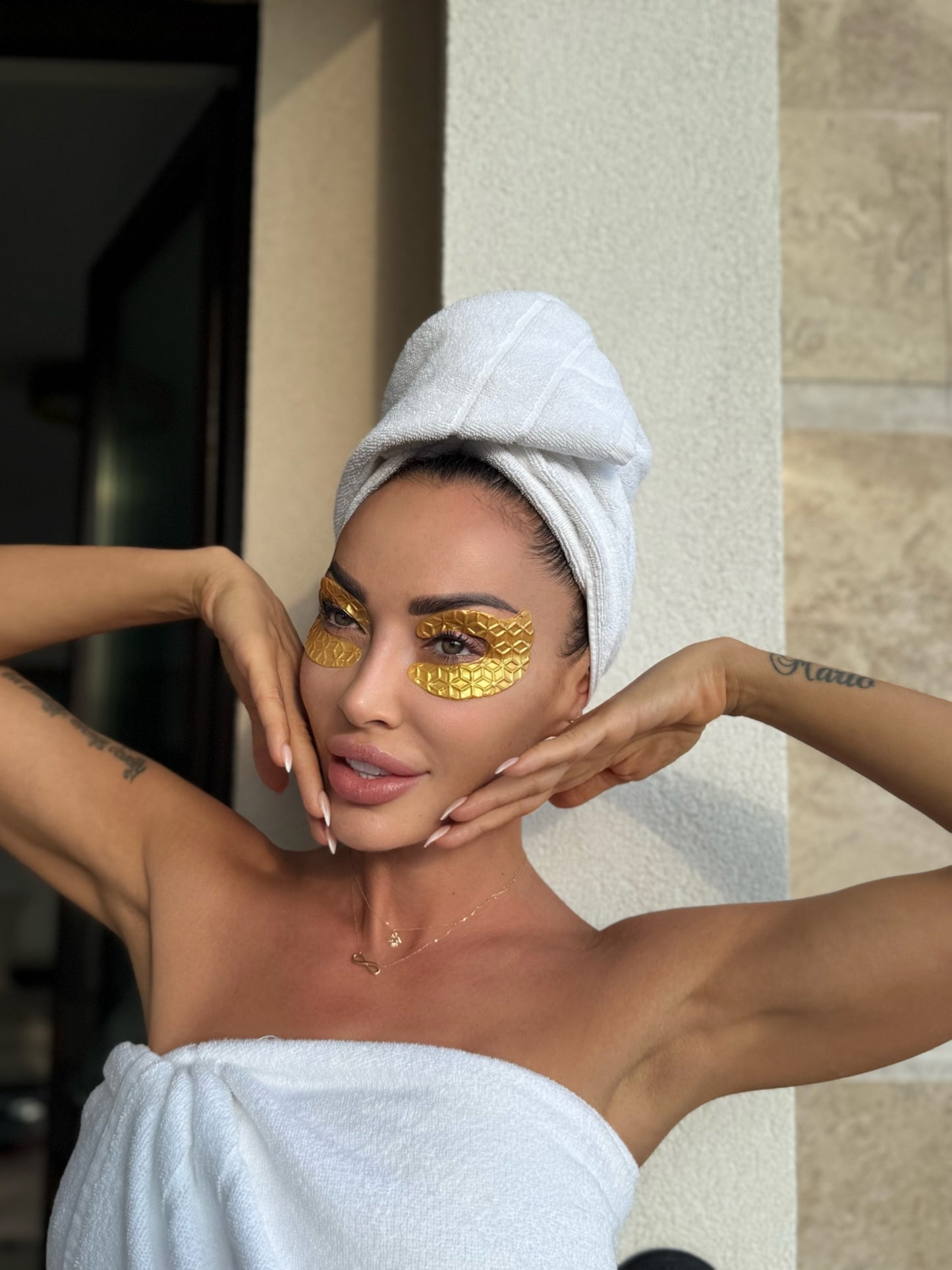 Plasture pentru ochi Caviar Polypeptide Essence – Îngrijire intensivă cu colagen și hidratare (3 buc.)
